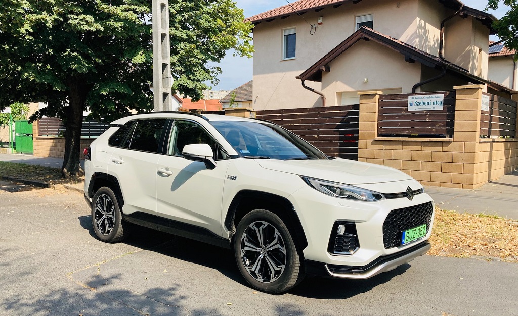 A legdrágább Suzuki, ami nem is az – Suzuki Across 2.5 PHEV GLX